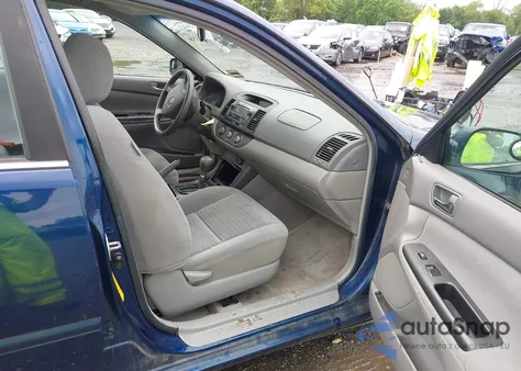 2005 Toyota Camry Le z USA, uszkodzony, nr VIN 4T1BE30KX5U027862